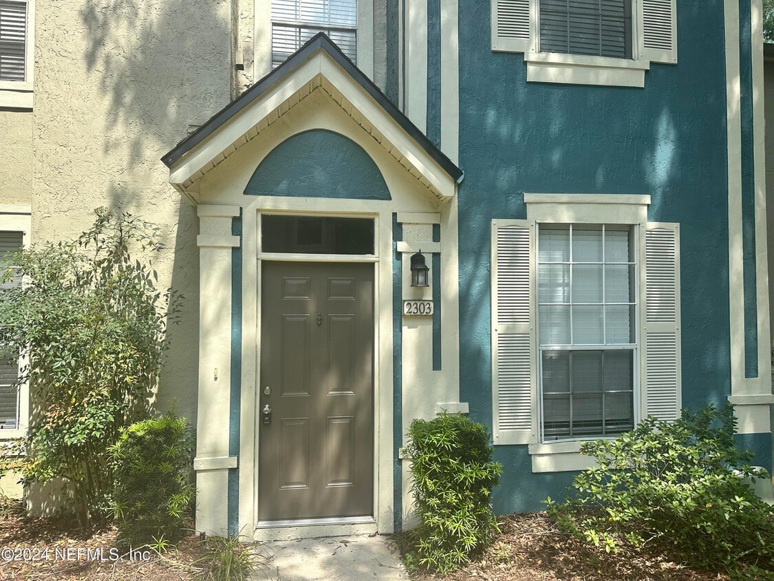 Primary Photo - 13703 Richmond Park Dr N