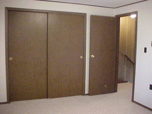 Building Photo - 110 Oakview Dr
