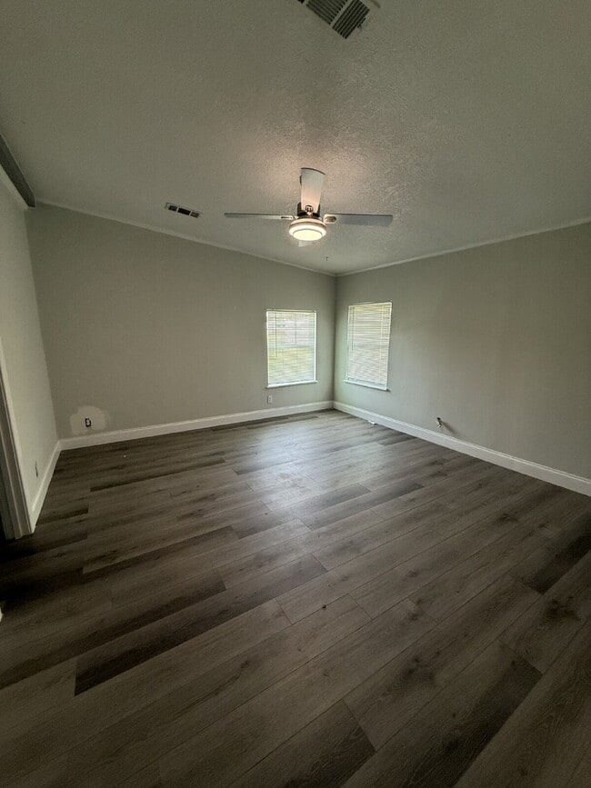Foto del edificio - "Charming 3-Bed, 2-Bath Mobile Home Retrea...