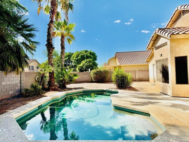 Foto del edificio - Impeccable 3 Bedroom POOL  home  GILBERT a...