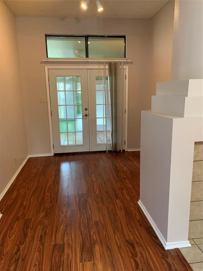 Building Photo - 3215 Tree Grove Dr