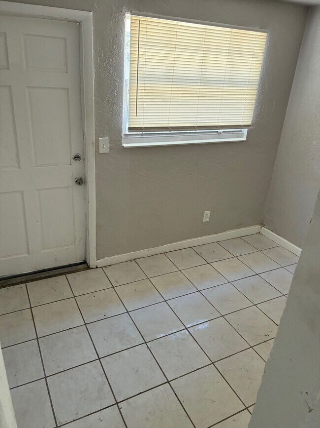 Foto del edificio - 4425-4427 NW 23rd Ct