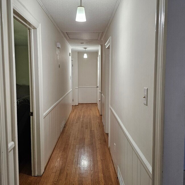 Foto del edificio - 548 Greenway Dr