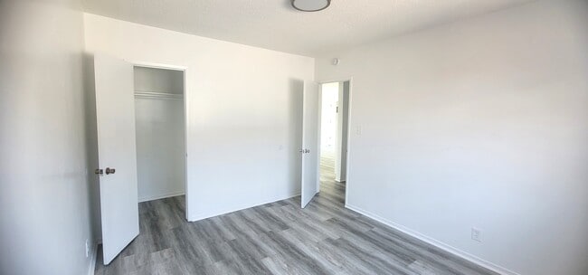 Building Photo - 14925 Larch Ave
