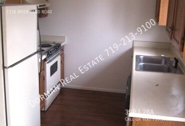 Building Photo - Tri level in Widefield