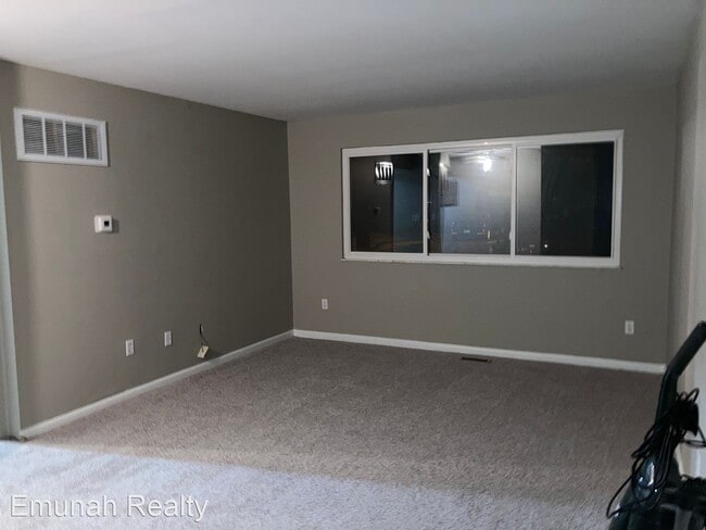 Building Photo - 2 br, 2 bath House - 5625 Coach Drive Unit E