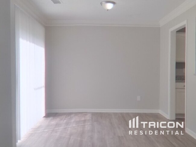 Foto del edificio - 825 Raindrops Rd
