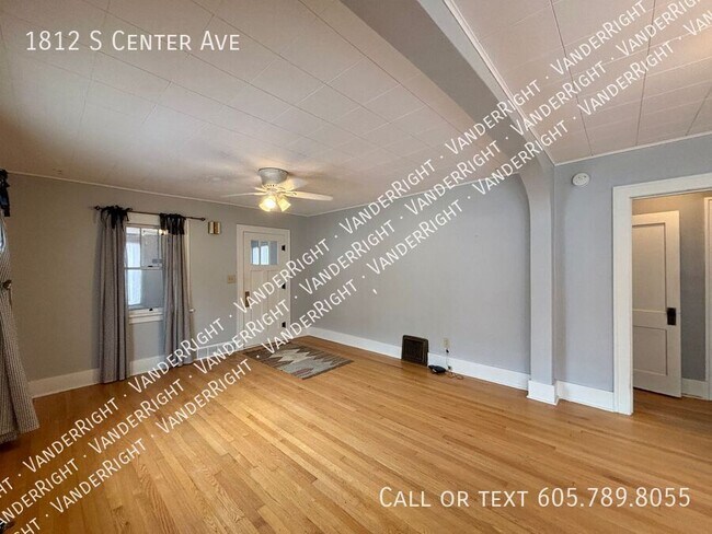 Foto del edificio - 1812 S Center Ave