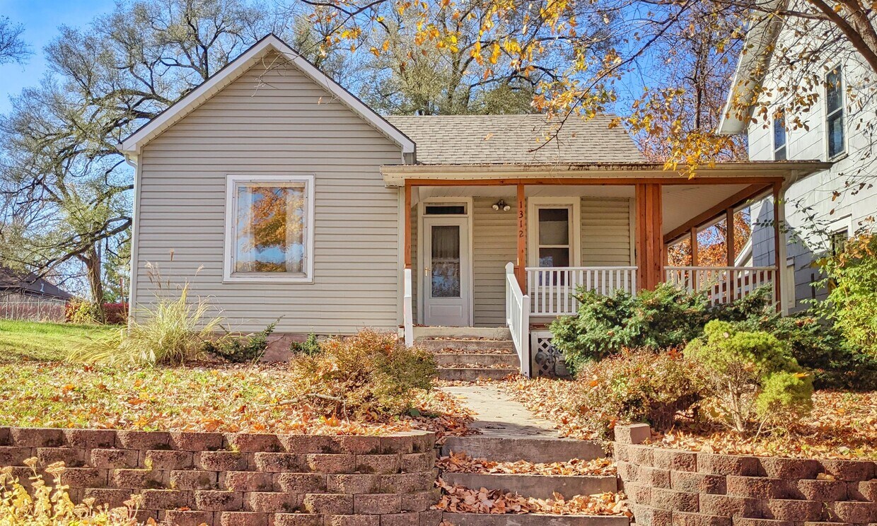 1312 Grand Ave, Leavenworth, KS 66048 House Rental in Leavenworth, KS