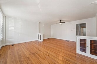Building Photo - 44 Saratoga Ave
