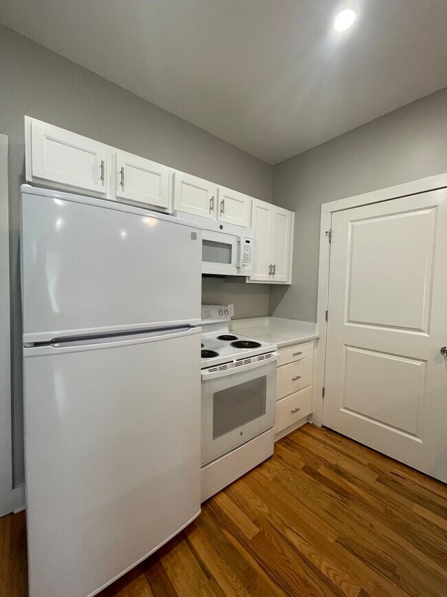Building Photo - Charming One Bedroom Unit - Section 8 Only!