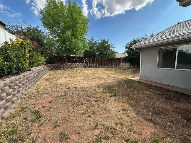 Building Photo - Spacious Home For Rent