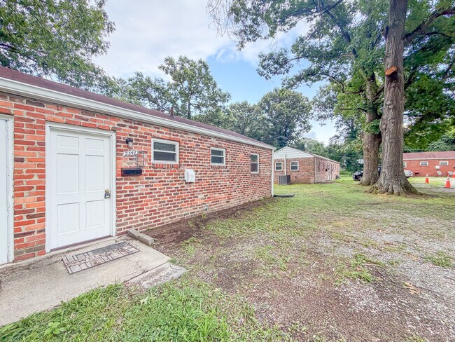 Building Photo - 2547 Noel St