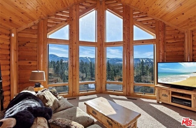 Foto del edificio - 1165 Green Mountain Dr