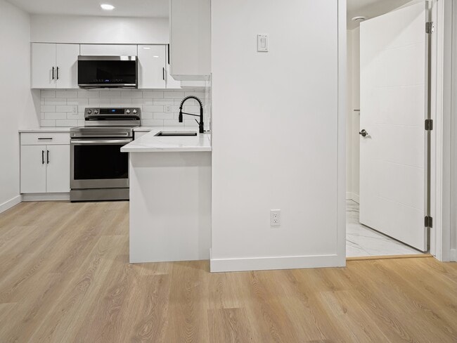 Building Photo - 1333-1156 156 St SW