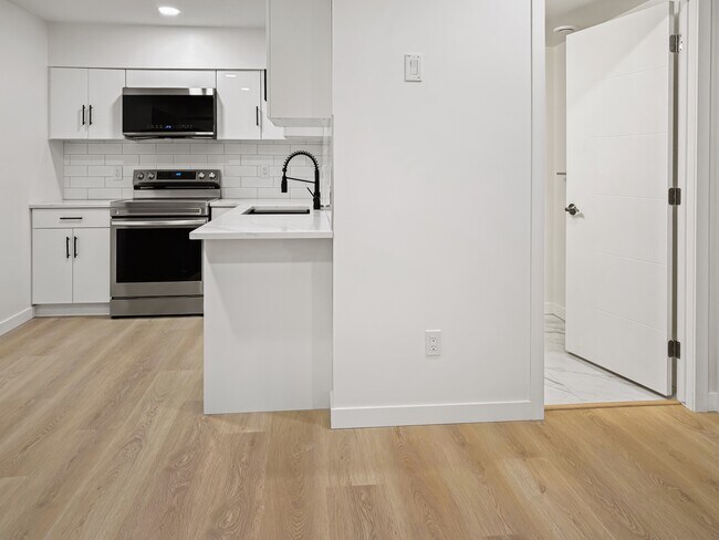 Photo du bâtiment - 1333-1156 156 St SW