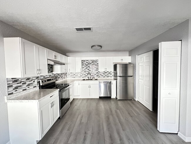 Building Photo - 3761 NE 40th Pl