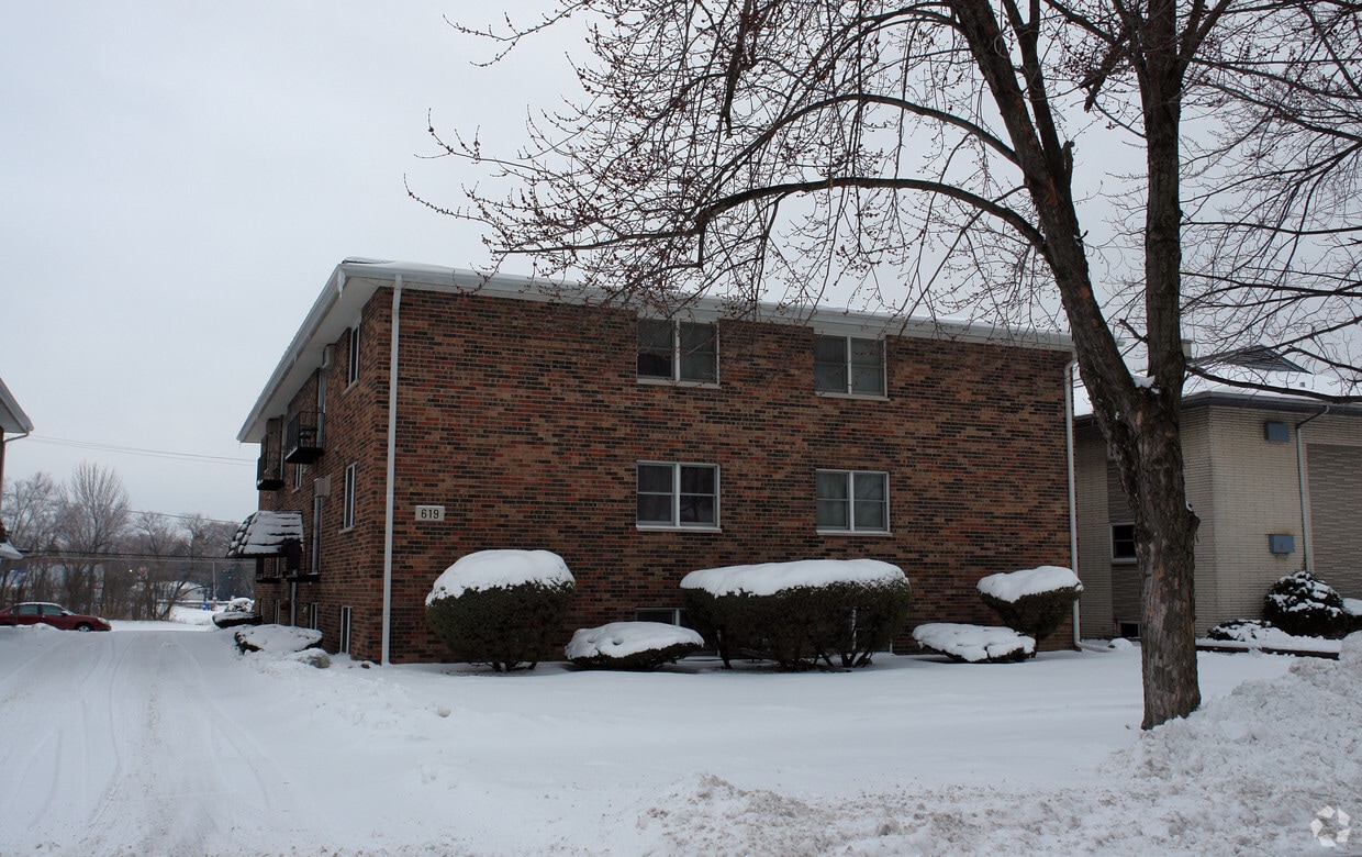 619 E 3rd St, Lockport, IL 60441 Apartments in Lockport, IL