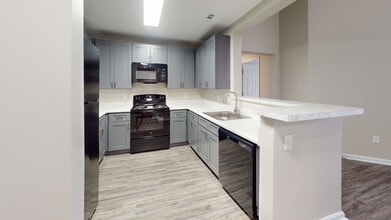 Interior Photo - 20 Lambourne