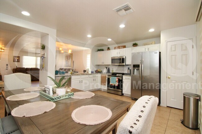 Foto del edificio - 263 E Mountain Alder St