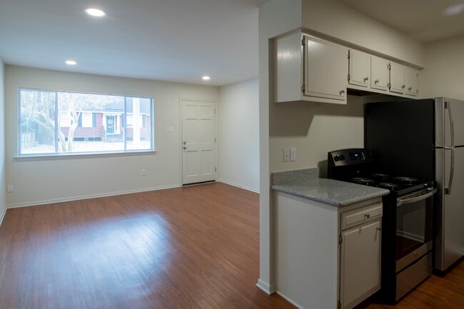 Building Photo - Patiohouse Apartments