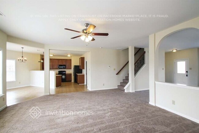 Foto del edificio - 329 Zander Woods Ct