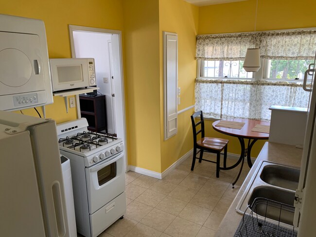 Foto del edificio - 1567 W 27th St