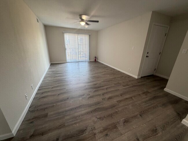 Foto del edificio - 3408 Balboa Ln
