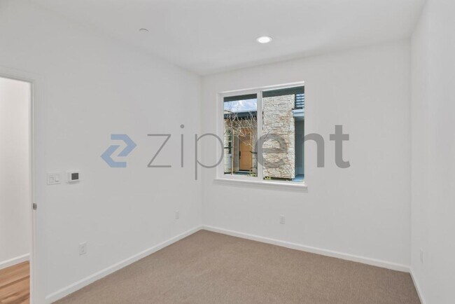 Building Photo - 6165 Raven Ave