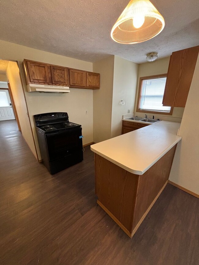 Foto del edificio - Updated 3 bed/1 bath home! With a 1 car ga...