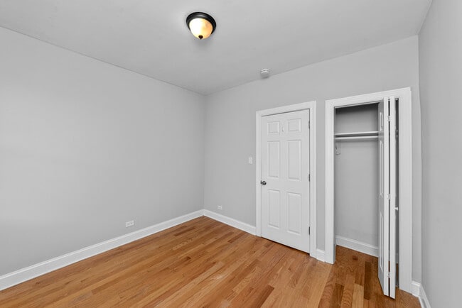 Foto del edificio - 3723 N Pine Grove Ave