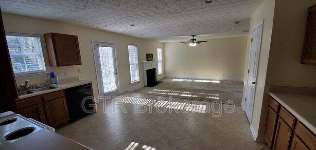 Foto del edificio - 5591 Rock Lake Dr