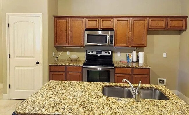 Foto del edificio - 704 Darlington Dr