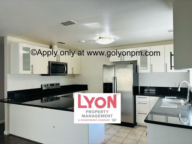 Building Photo - Updated Rosemont 4 bedroom Beauty!!