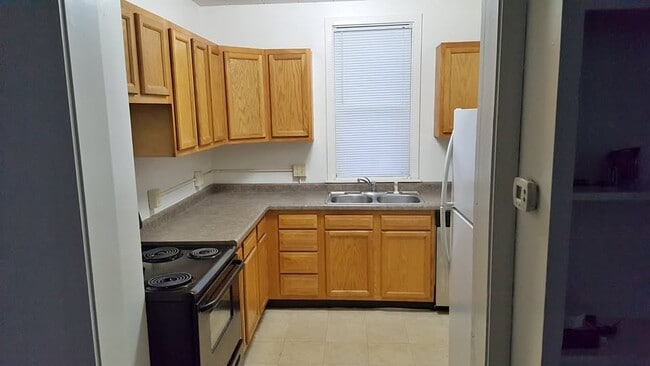 Kitchen - 901 N 6th St