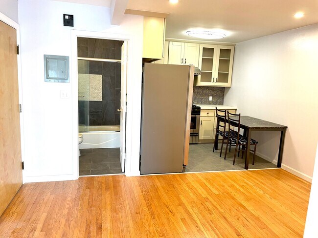 Foto del edificio - 3728 Judah St