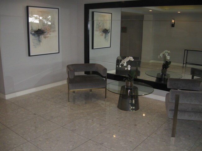 Foto del edificio - 8530 Holloway Dr