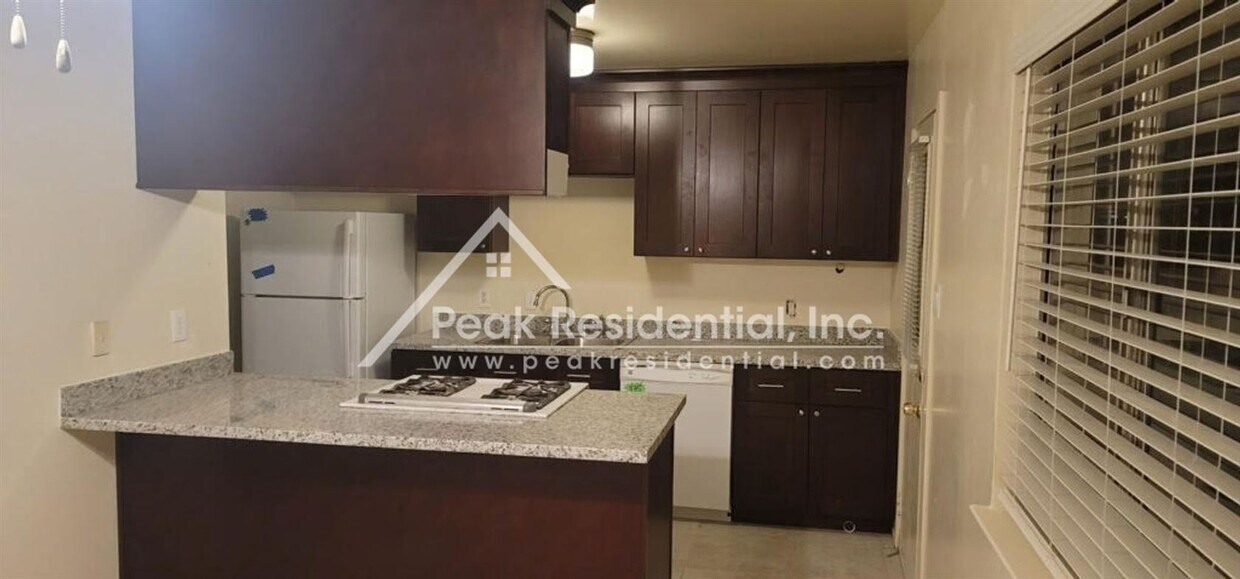 Foto del edificio - 3 br, 1.5 bath House - 2531 Ferndale Avenue