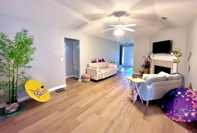 Foto del edificio - 7520 Avery Ln