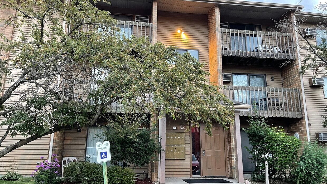 Primary Photo - 633 S Virginia Rd