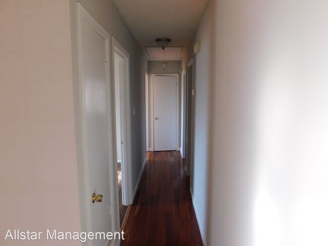 Building Photo - 3 br, 1 bath House - 5841 Gray Cove