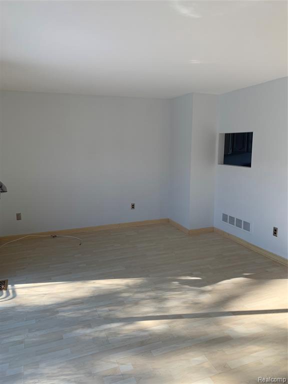 Building Photo - 17070 Kingsbrooke Dr