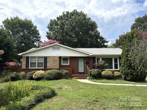 Building Photo - 1521 Woodhill Ln
