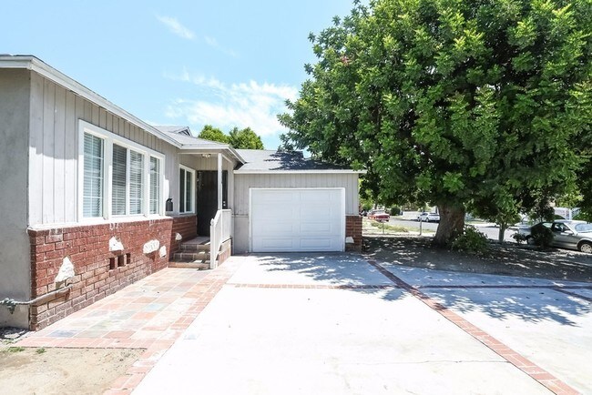 Foto del edificio - 19361 Archwood St