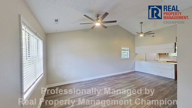 Foto del edificio - 2BD/2BA Home with Fenced Back Yard