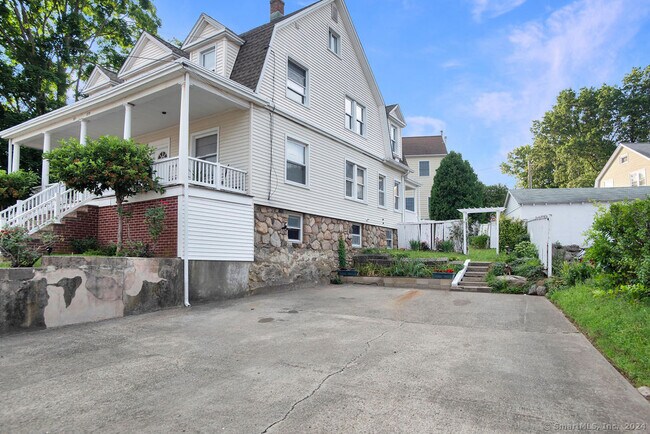 Building Photo - 281 Elm St