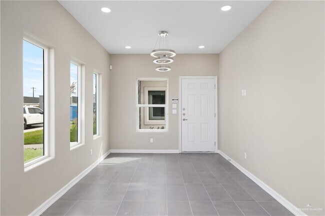 Building Photo - 17 Frio Ave