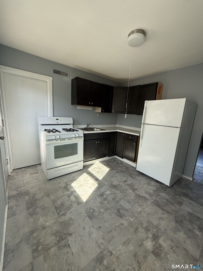 Foto del edificio - 33 Cannon Rd