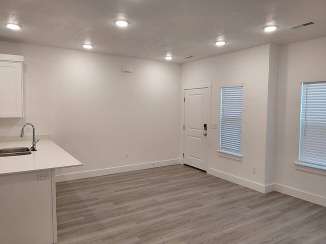 Building Photo - 3165 S 350 W