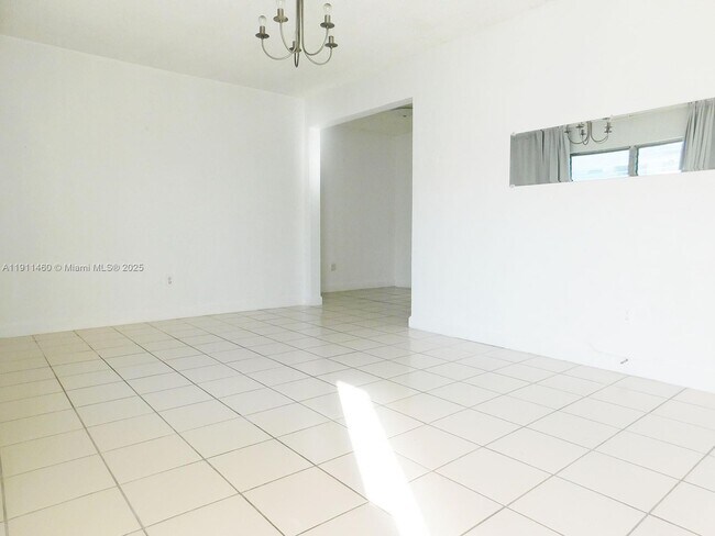 Foto del edificio - 1247 Marseille Dr